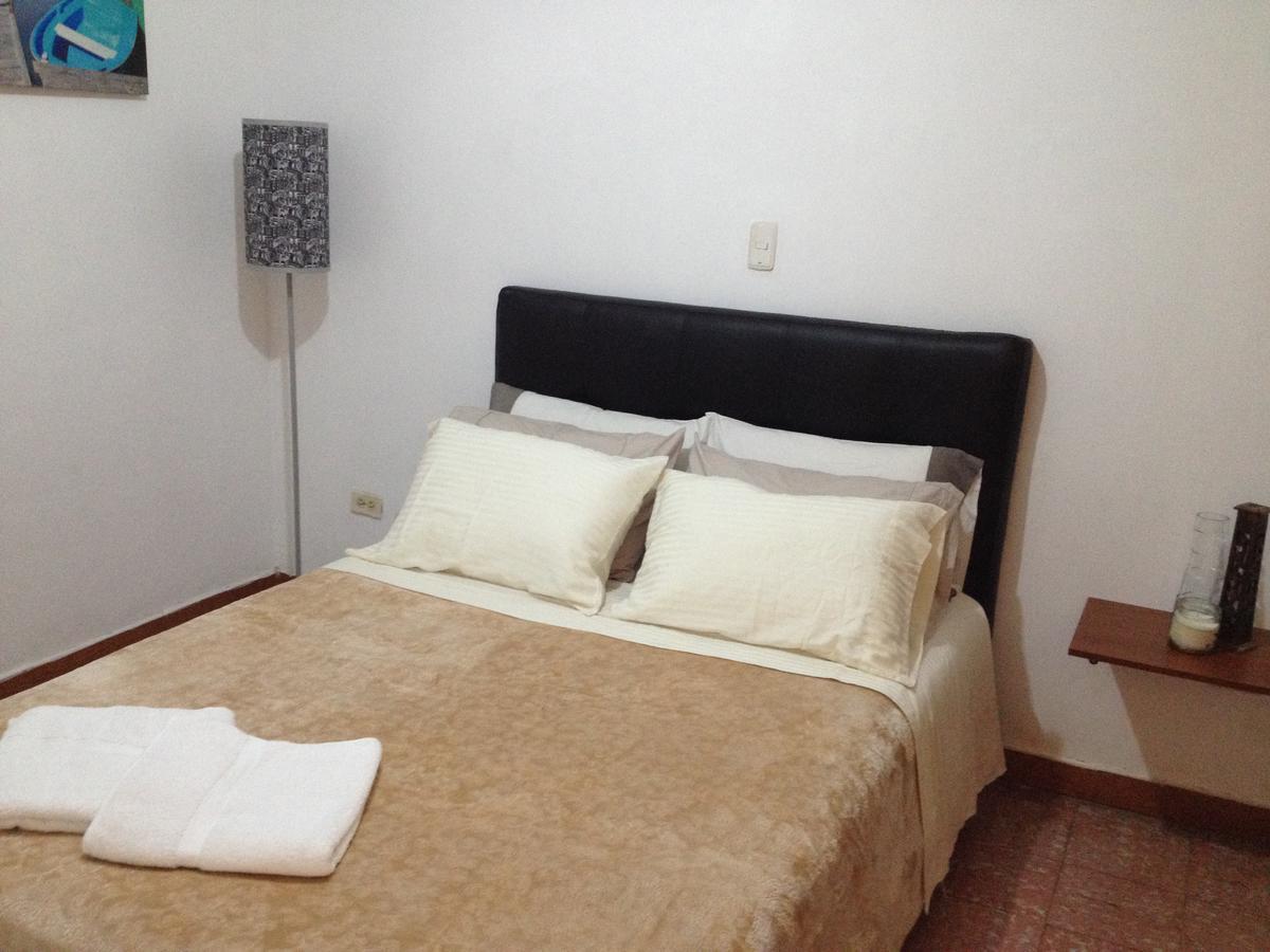 The Kings And Queens Hostel Medellín Buitenkant foto